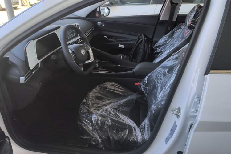 Used Hyundai Elantra 2023 1.5L CVT GLX Elite Edition Left Front Seat