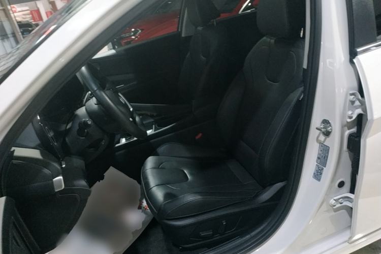 Used Hyundai Elantra 2023 1.5L CVT LUX Prestige Edition Left Front Seat