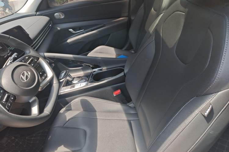 Used Hyundai Elantra 2023 1.5L CVT LUX Prestige Edition Left Front Seat