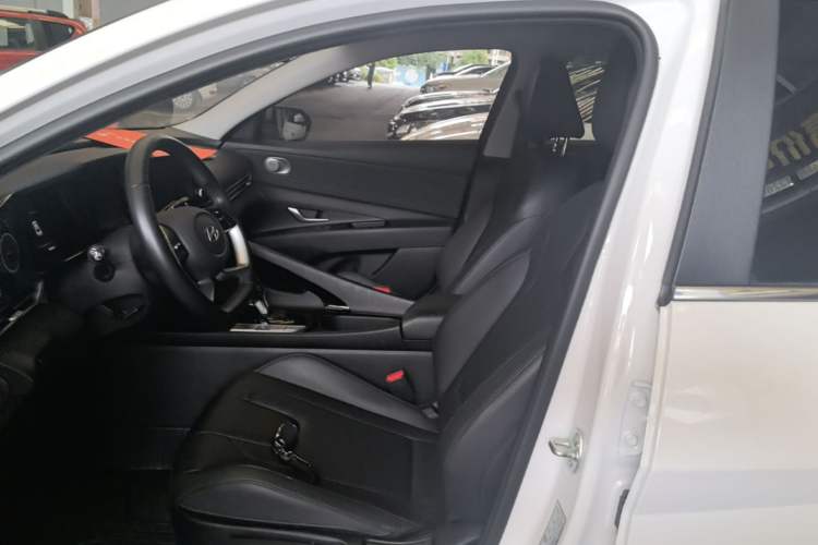 Used Hyundai Elantra 2023 1.5L CVT GLX Elite Edition Left Front Seat