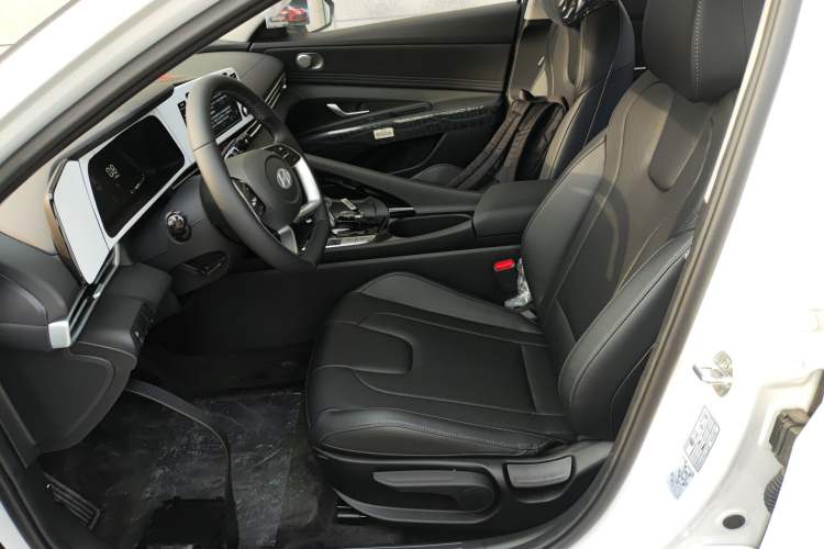 Used Hyundai Elantra 2023 1.5L CVT GLX Elite Edition Left Front Seat