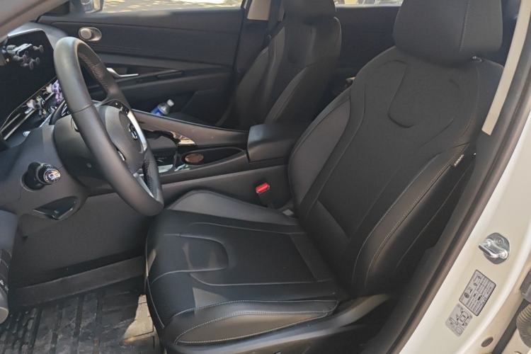 Used Hyundai Elantra 2023 1.5L CVT LUX Prestige Edition Left Front Seat