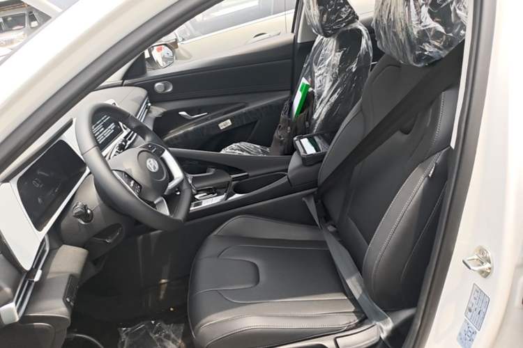 Used Hyundai Elantra 2023 1.5L CVT GLX Elite Edition Left Front Seat