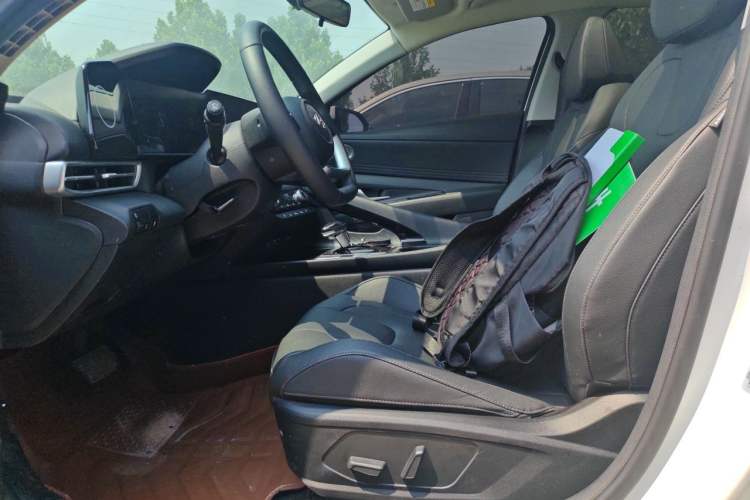 Used Hyundai Elantra 2023 1.5L CVT LUX Prestige Edition Left Front Seat