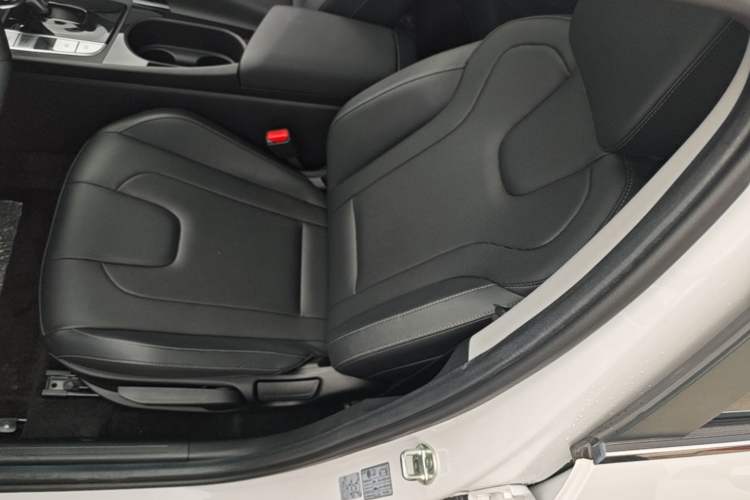 Used Hyundai Elantra 2023 1.5L CVT GLX Elite Edition Left Front Seat