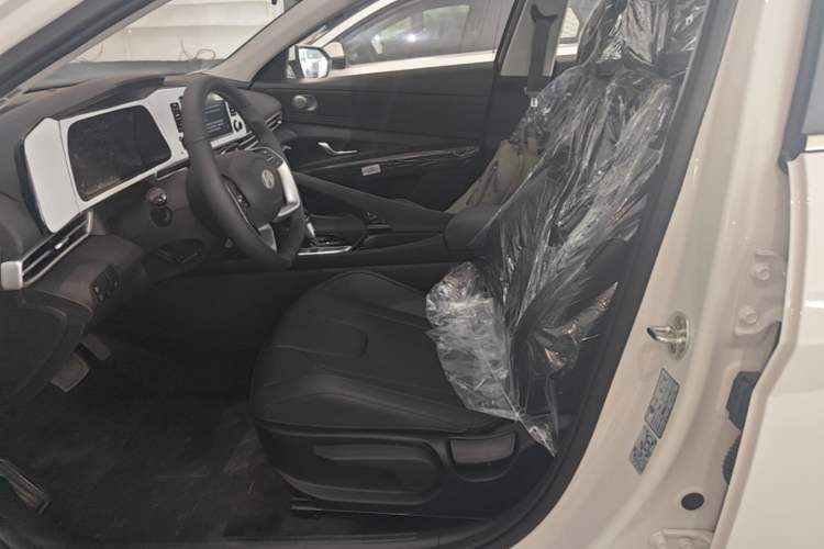 Used Hyundai Elantra 2023 1.5L CVT GLX Elite Edition Left Front Seat