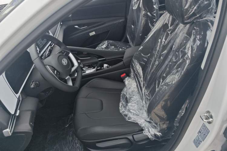 Used Hyundai Elantra 2023 1.5L CVT GLX Elite Edition Left Front Seat