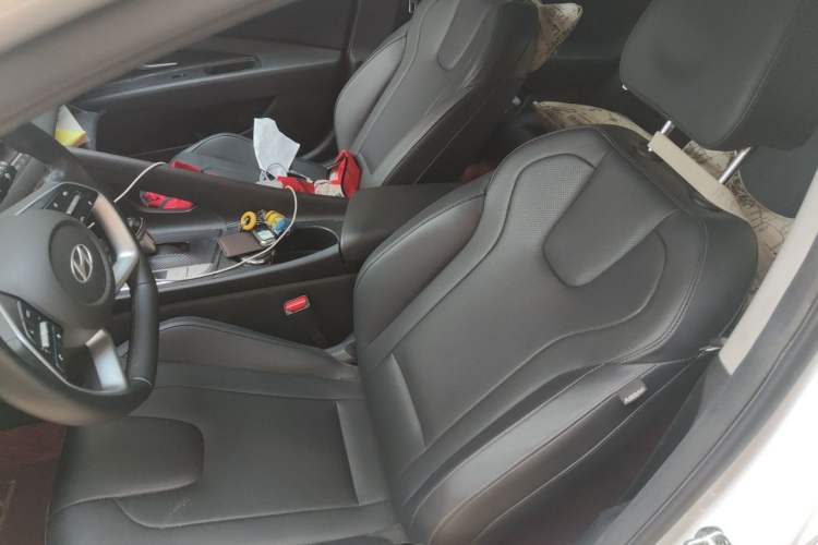 Used Hyundai Elantra 2023 1.5L CVT LUX Prestige Edition Left Front Seat
