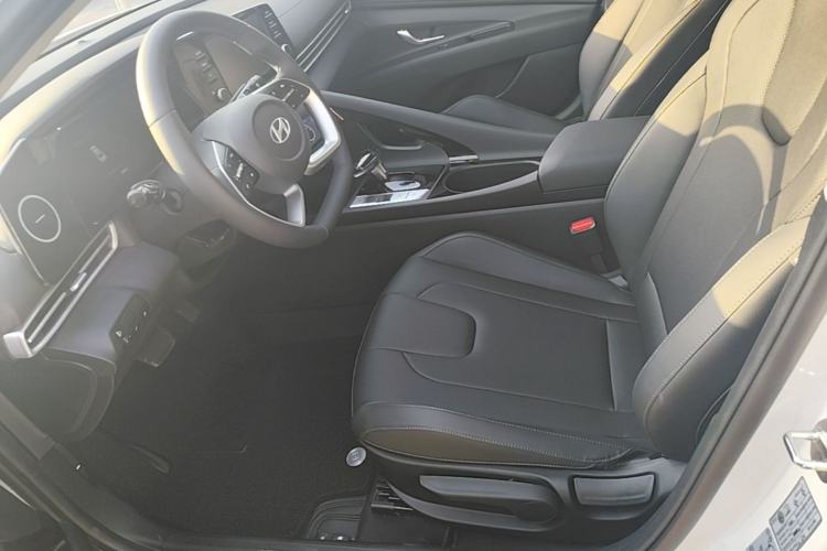 Used Hyundai Elantra 2023 1.5L CVT GLX Elite Edition Left Front Seat