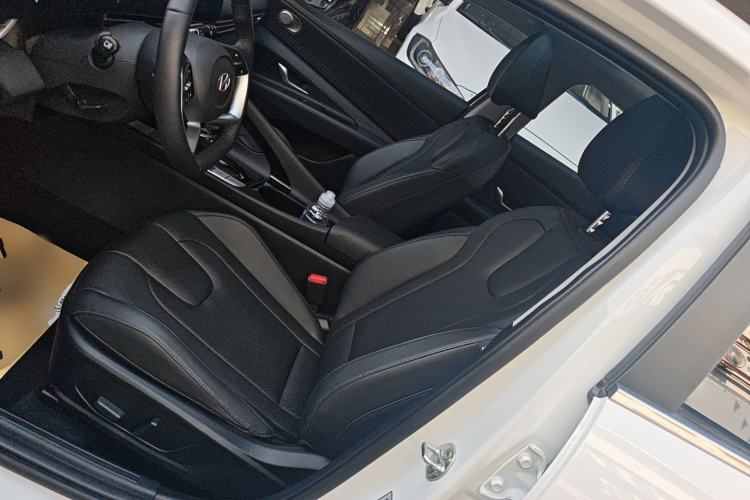 Used Hyundai Elantra 2023 1.5L CVT LUX Prestige Edition Left Front Seat