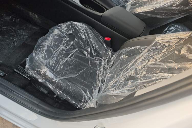 Used Hyundai Elantra 2023 1.5L CVT LUX Prestige Edition Left Front Seat