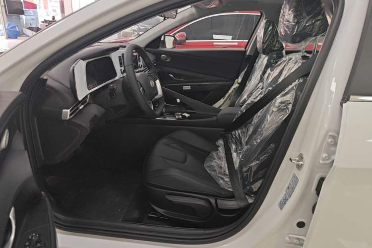 Used Hyundai Elantra 2023 1.5L CVT GLX Elite Edition Left Front Seat