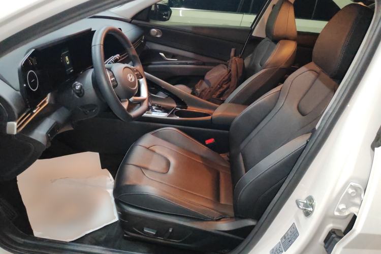 Used Hyundai Elantra 2023 1.5L CVT LUX Prestige Edition Left Front Seat