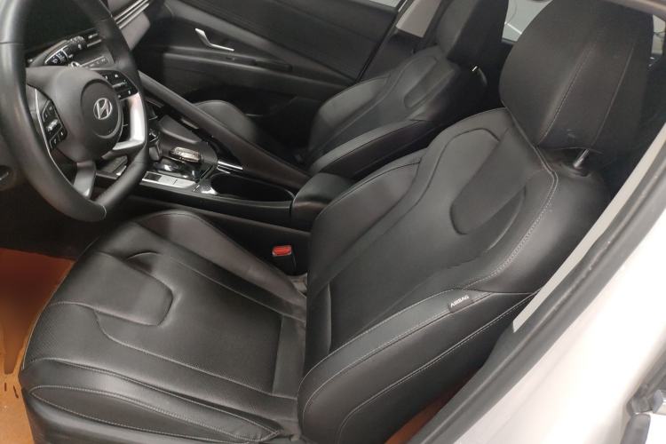 Used Hyundai Elantra 2023 1.5L CVT LUX Prestige Edition Left Front Seat