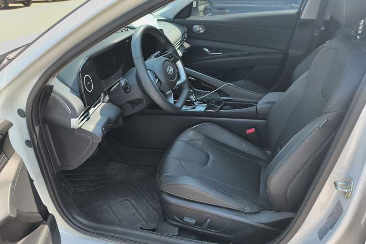 Used Hyundai Elantra 2023 1.5L CVT LUX Prestige Edition Left Front Seat