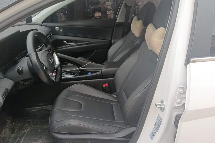 Used Hyundai Elantra 2023 1.5L CVT LUX Prestige Edition Left Front Seat