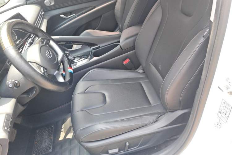 Used Hyundai Elantra 2023 1.5L CVT LUX Prestige Edition Left Front Seat