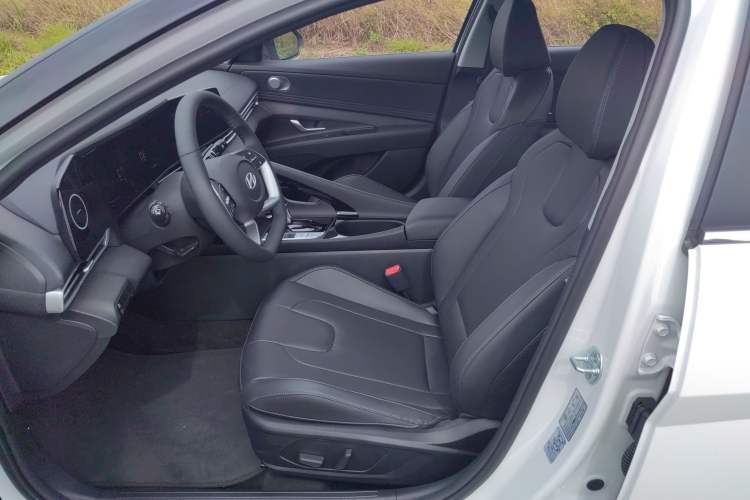 Used Hyundai Elantra 2023 1.5L CVT LUX Prestige Edition Left Front Seat