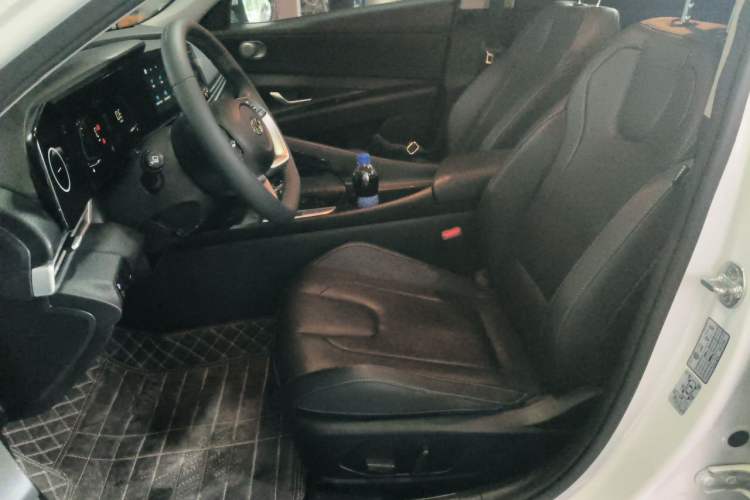 Used Hyundai Elantra 2023 1.5L CVT LUX Prestige Edition Left Front Seat
