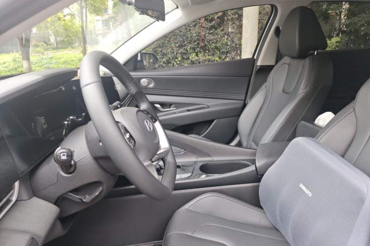 Used Hyundai Elantra 2023 1.5L CVT LUX Prestige Edition Left Front Seat