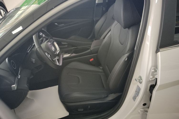 Used Hyundai Elantra 2023 1.5L CVT LUX Prestige Edition Left Front Seat