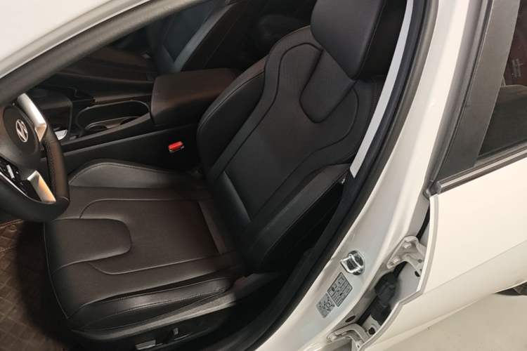 Used Hyundai Elantra 2023 1.5L CVT LUX Prestige Edition Left Front Seat