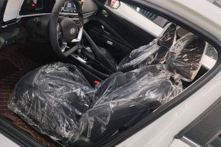 Used Hyundai Elantra 2023 1.5L CVT GLX Elite Edition Left Front Seat