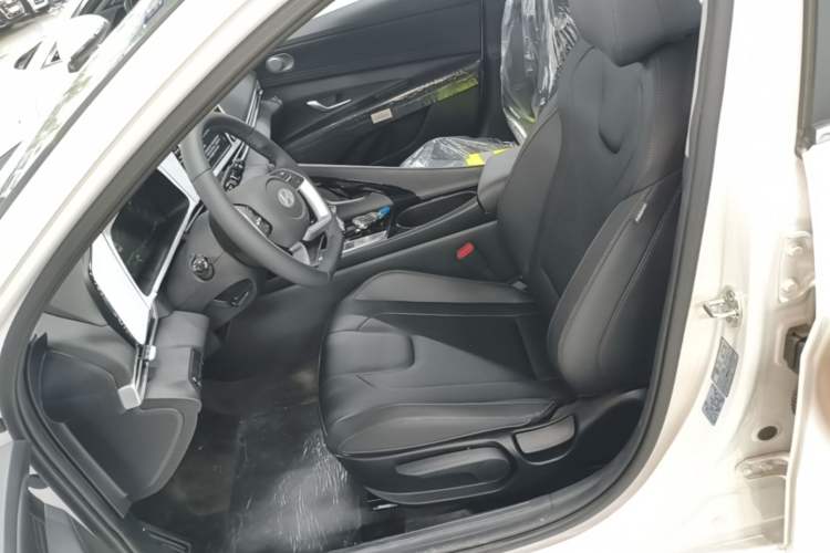 Used Hyundai Elantra 2023 1.5L CVT GLX Elite Edition Left Front Seat