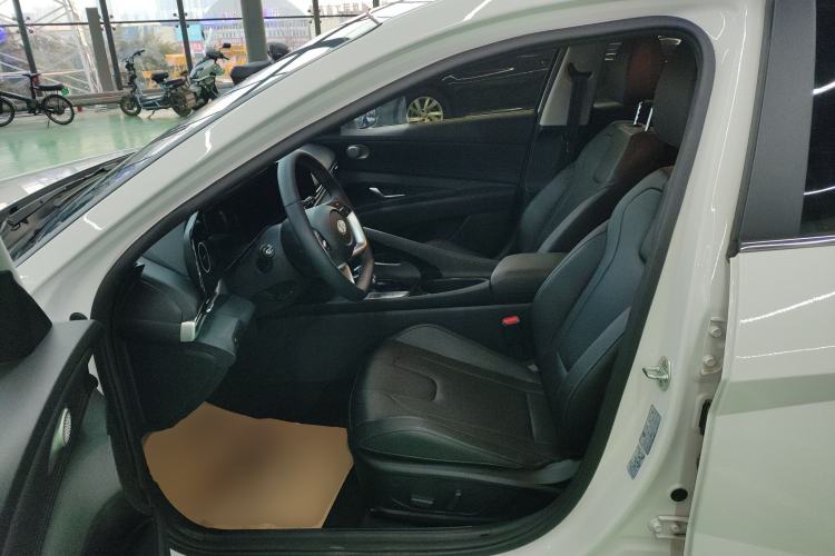 Used Hyundai Elantra 2023 1.5L CVT LUX Prestige Edition Left Front Seat