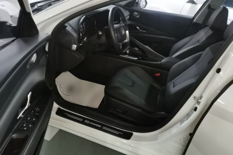 Used Hyundai Elantra 2023 1.5L CVT LUX Prestige Edition Left Front Seat