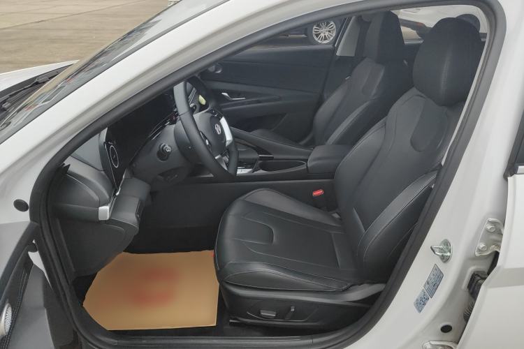 Used Hyundai Elantra 2023 1.5L CVT LUX Prestige Edition Left Front Seat