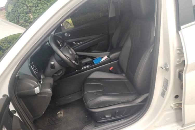 Used Hyundai Elantra 2023 1.5L CVT LUX Prestige Edition Left Front Seat