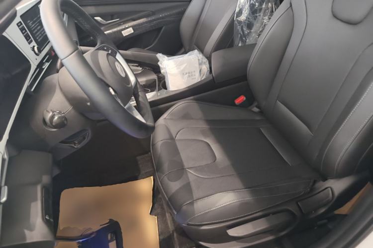 Used Hyundai Elantra 2023 1.5L CVT GLX Elite Edition Left Front Seat