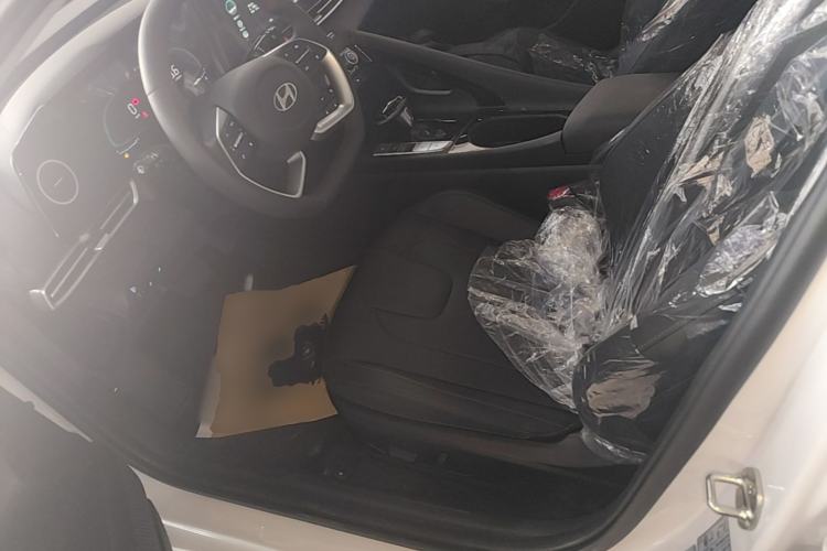 Used Hyundai Elantra 2023 1.5L CVT LUX Prestige Edition Left Front Seat