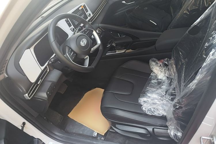 Used Hyundai Elantra 2023 1.5L CVT GLX Elite Edition Left Front Seat