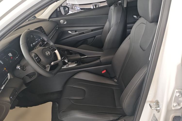 Used Hyundai Elantra 2023 1.5L CVT GLX Elite Edition Left Front Seat