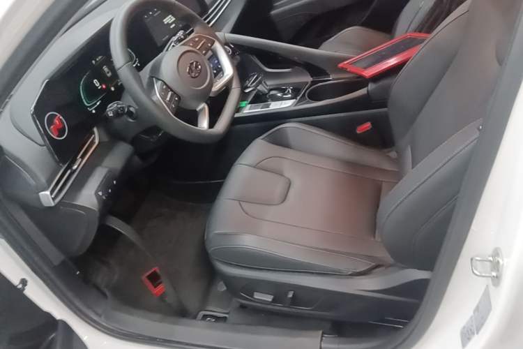 Used Hyundai Elantra 2023 1.5L CVT LUX Prestige Edition Left Front Seat