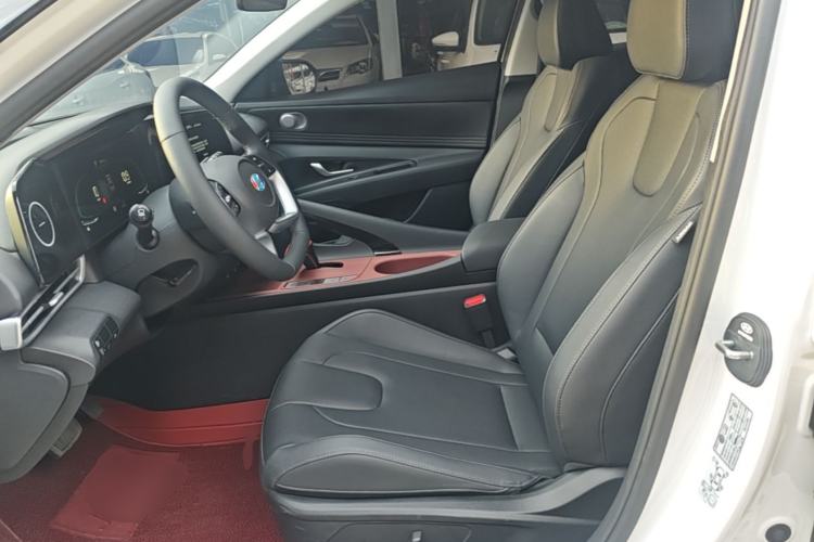 Used Hyundai Elantra 2023 1.5L CVT LUX Prestige Edition Left Front Seat