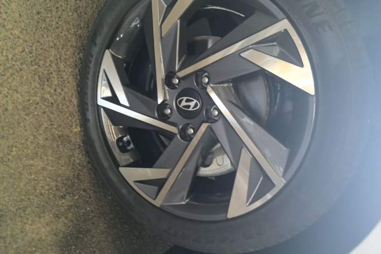 Used Hyundai Elantra 2023 1.5L CVT GLX Elite Edition Left Front Wheel Hub