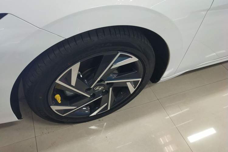 Used Hyundai Elantra 2023 1.5L CVT GLX Elite Edition Left Front Wheel Hub
