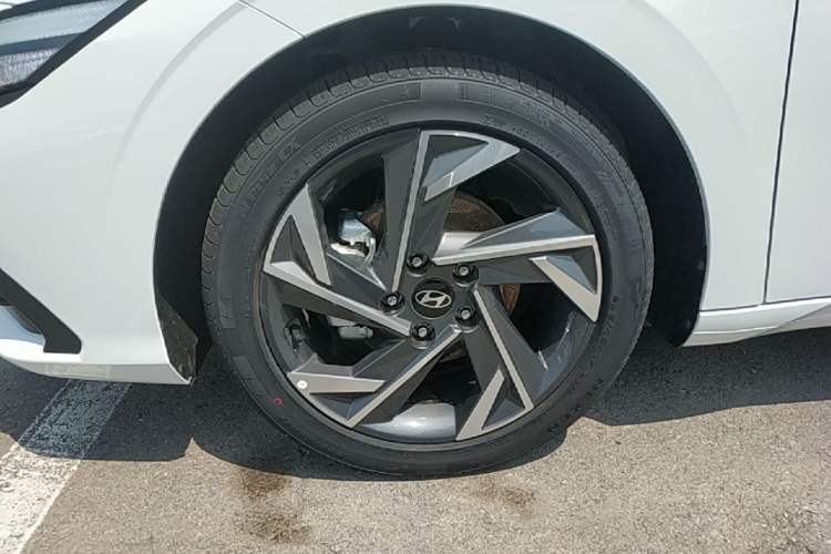 Used Hyundai Elantra 2023 1.5L CVT GLX Elite Edition Left Front Wheel Hub