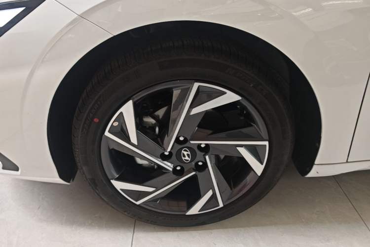 Used Hyundai Elantra 2023 1.5L CVT GLX Elite Edition Left Front Wheel Hub