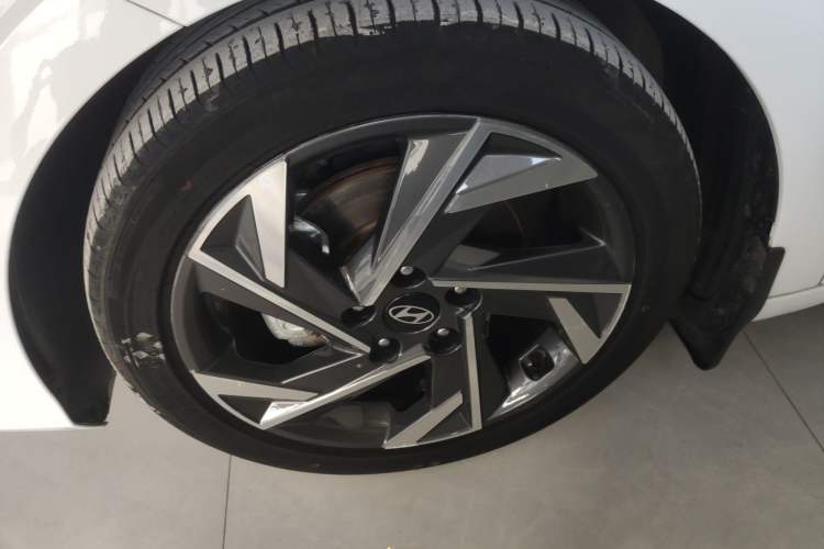Used Hyundai Elantra 2023 1.5L CVT LUX Prestige Edition Left Front Wheel Hub