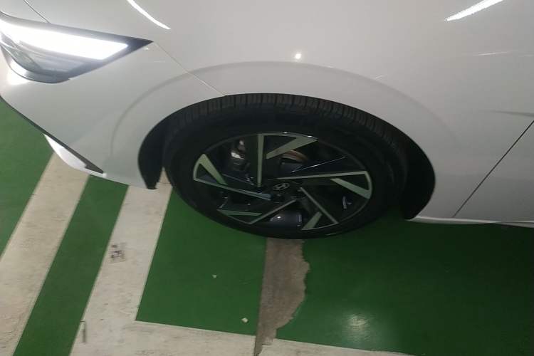 Used Hyundai Elantra 2023 1.5L CVT GLX Elite Edition Left Front Wheel Hub