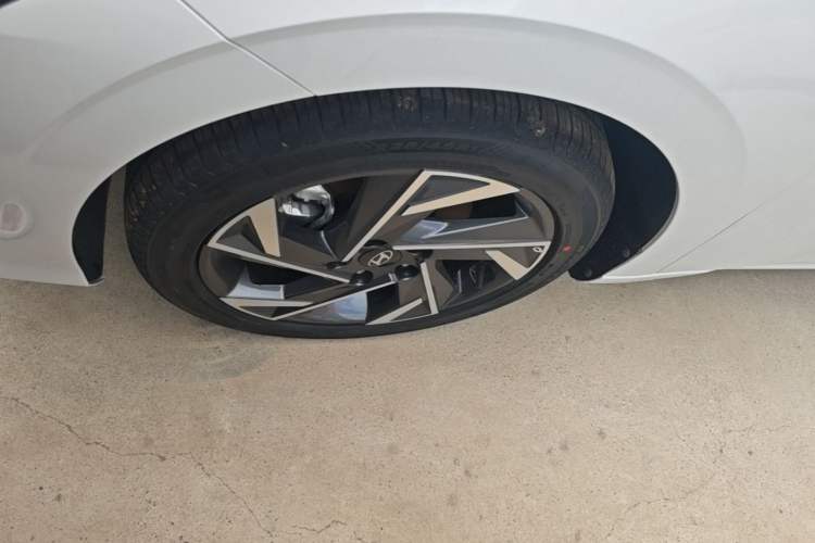 Used Hyundai Elantra 2023 1.5L CVT GLX Elite Edition Left Front Wheel Hub
