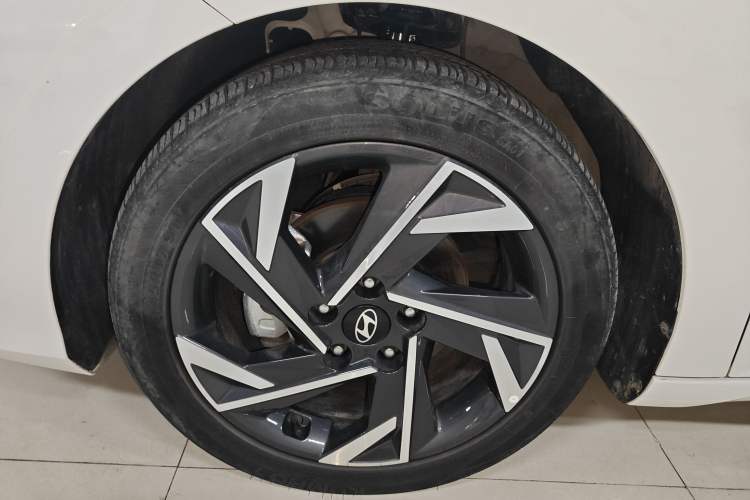 Used Hyundai Elantra 2023 1.5L CVT GLX Elite Edition Left Front Wheel Hub