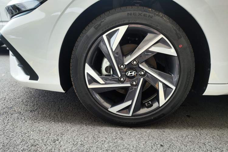 Used Hyundai Elantra 2023 1.5L CVT GLX Elite Edition Left Front Wheel Hub