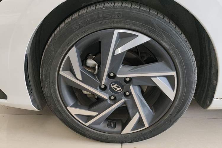 Used Hyundai Elantra 2023 1.5L CVT LUX Prestige Edition Left Front Wheel Hub