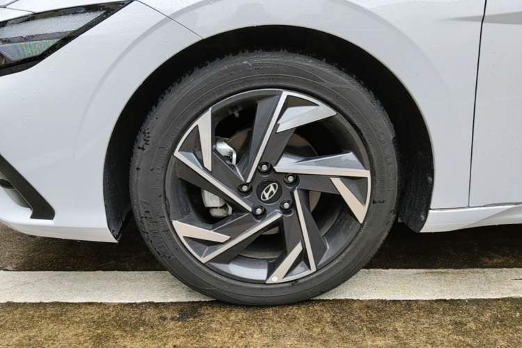 Used Hyundai Elantra 2023 1.5L CVT GLX Elite Edition Left Front Wheel Hub
