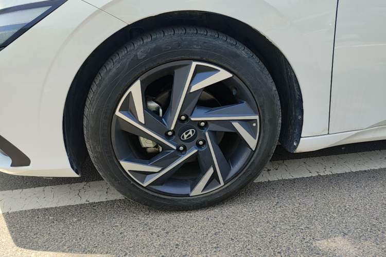 Used Hyundai Elantra 2023 1.5L CVT LUX Prestige Edition Left Front Wheel Hub